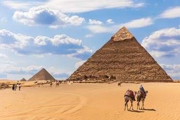 أساور فضية لملكة فرعونية تكشف عن سر جديد بمصر القديمة