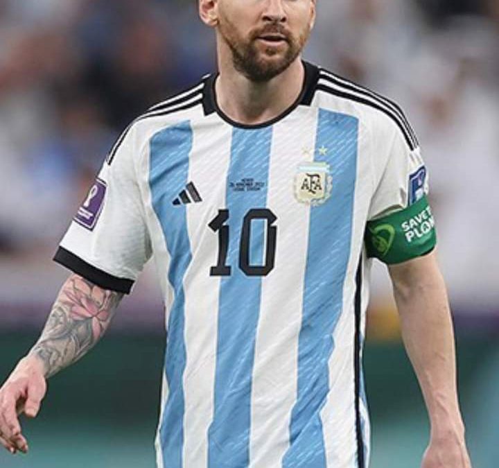 رغم ملايين السعودية.. ميسي يفضّل برشلونة