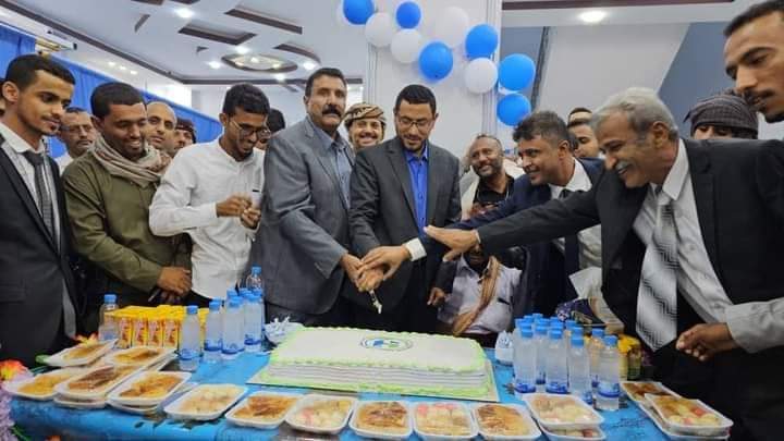 نيابة عن المحافظ ابن الوزير..وكيلا المحافظة يفتتحان مستوصف العاصمة الطبي ويرحبان بالاستثمارات في هذا المجال.
