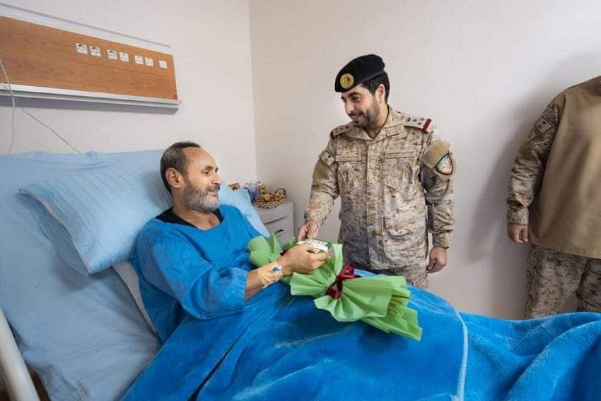 قائد التحالف يزور مستشفى عدن ومركز القلب