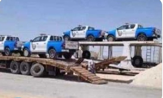 بدعم إماراتي .. وصول الدفعة الأولى من السيارات الأمنية إلى مدينة عتق
