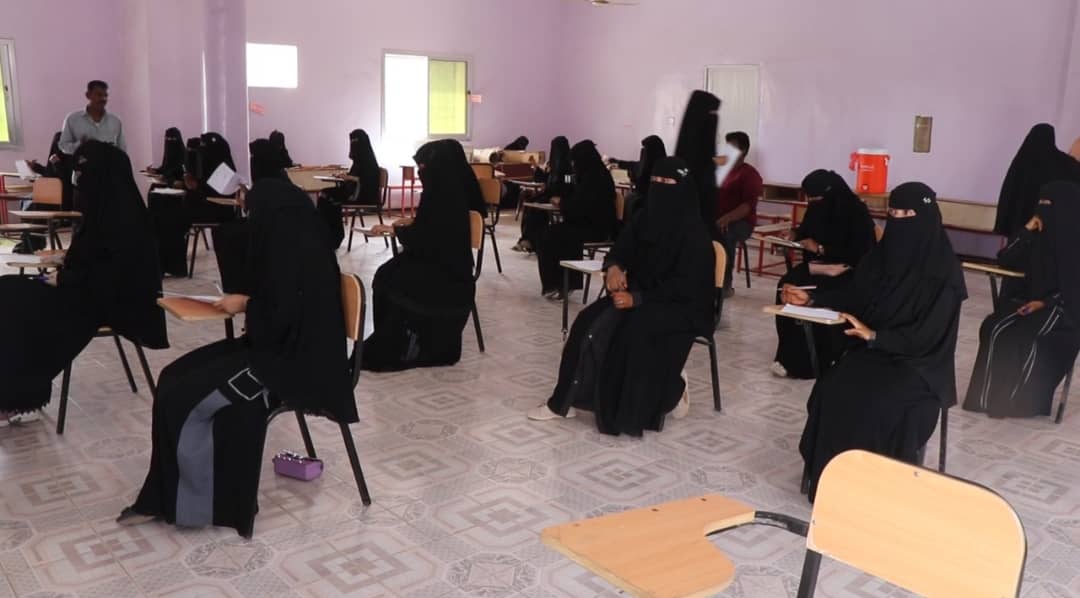 مدير عام خنفر (المحامي اليوسفي) يدشن سير الاختبارات العمليه بالمعهد التقني الزراعي بجعار