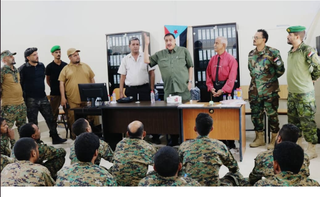 مدير أمن العاصمة عدن يُدشن إفتتاح الدورات التأهيلية والتدريبية لقوات الطوارئ والدعم الأمني