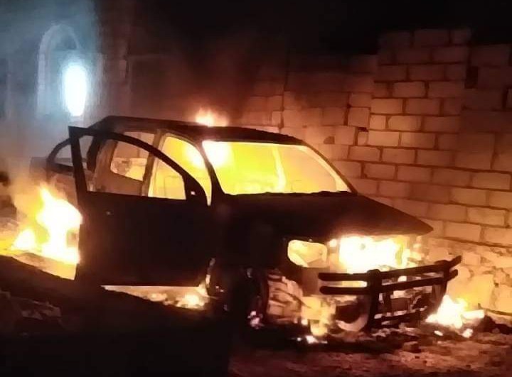 مجهولون يحرقون سيارة جمعية صيادي الحسي السمكية بميفع فجر اليوم الجمعه