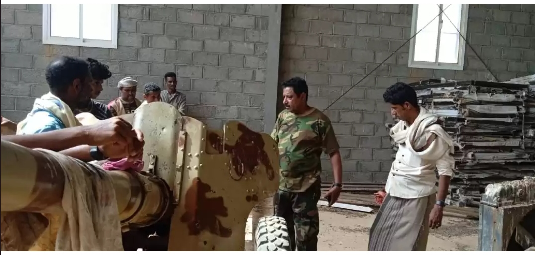 العميد السقطري يطلع على جهود وحدة صيانة الآليات والأسلحة الثقيلة للواء الأول مشاة بحري