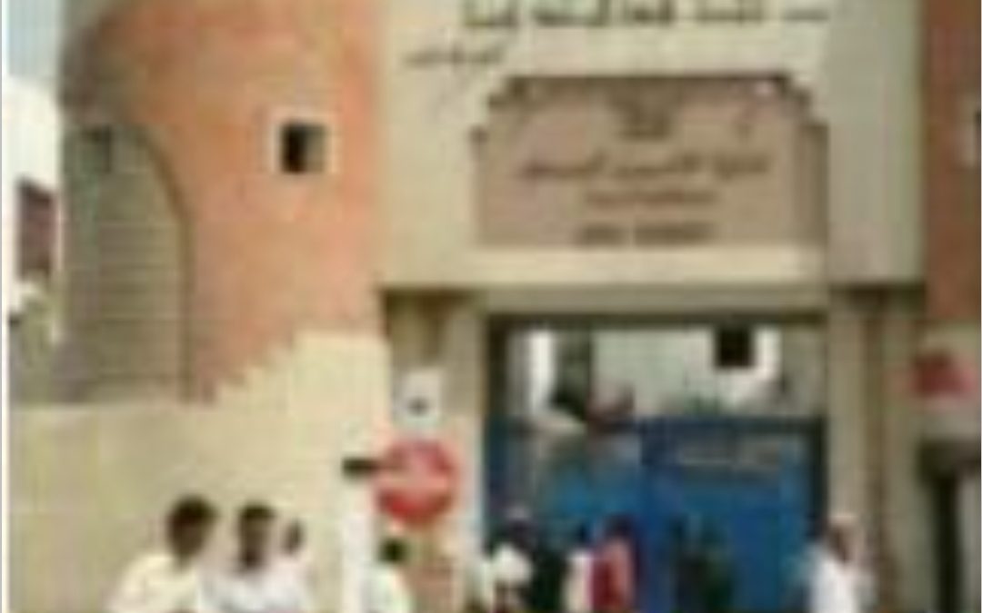 أمن عدن يلقي القبض على متهم أصاب مواطنا بطلق ناري بكريتر.
