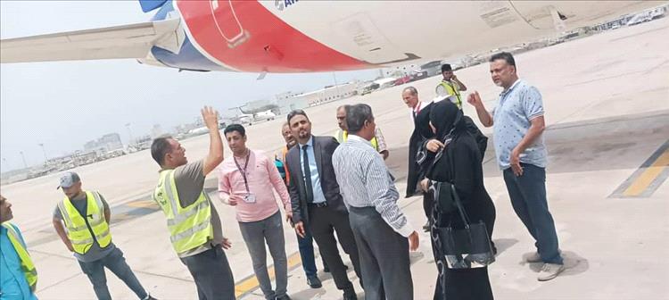 رئيس مجلس إدارة شركة طيران اليمنية يوجه برعاية وتفقد جرحى المطار وحصر وتفقد كافة الأضرار الناجمة عن عاصفة الرياح فجر اليوم