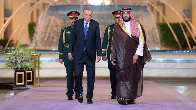 اردوغان يعود  منتشيا بعد جولة خليجية  جراء  عقد صفقات سلاح  ضخمة