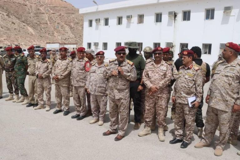 وزير الدفاع اللواء الركن (محسن الداعري) يتفقد عدداً من الألوية والوحدات العسكرية في المكلا