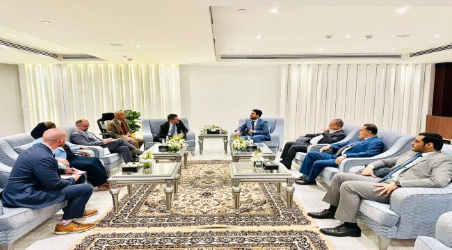 هيئة التشاور والمصالحة تلتقي السفير الأمريكي وتؤكد البت في مناقشة قضية الجنوب