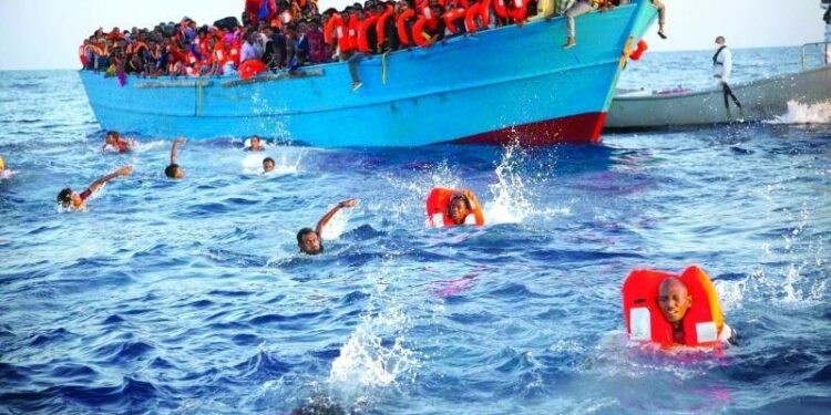 «عائلات» تطالب اليونان بانتشال جثث المفقودين في كارثة قارب المهاجرين