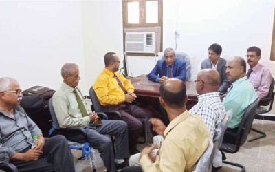 رئيس جامعة أبين يلتقي الطاقم التدريسي لكلية اللغات والترجمة ويشيد بالجهود التي بذلتها عمادة الكلية