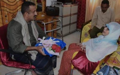 وكيل عدن لشؤون الشهداء والجرحى ينفذ سلسلة زيارات عيدية للجرحى المقعدين في منازلهم