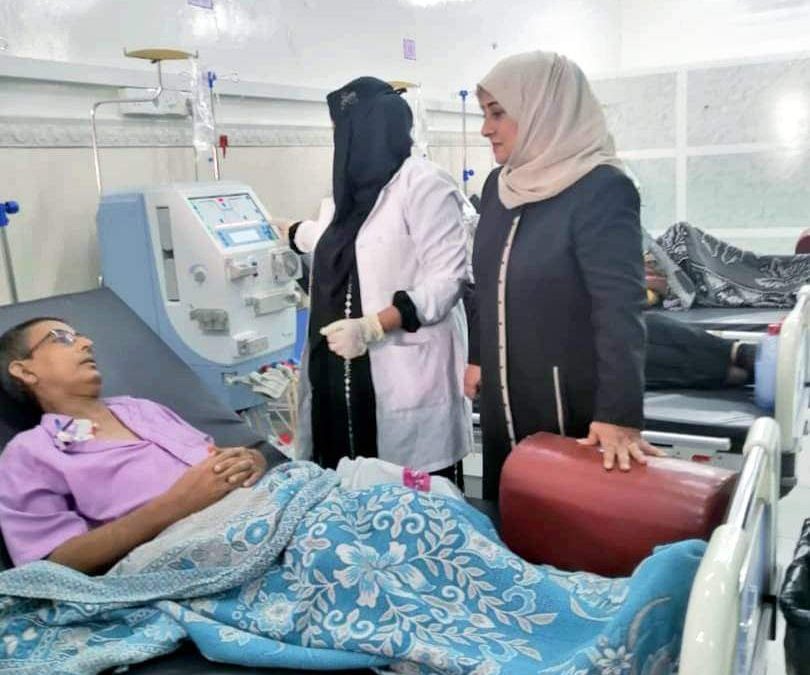 مدير عام مستشفى الصداقة تطلع على سير العمل في مركز الغسيل الكلوي