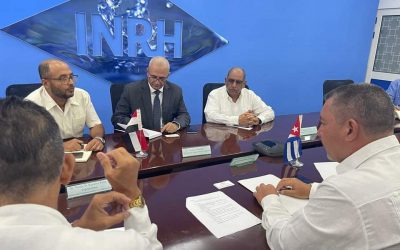 وزير المياه والبيئة يناقش مع رئيس المعهد الوطني الكوبي للموارد المائية إعادة تفعيل التعاون المشترك