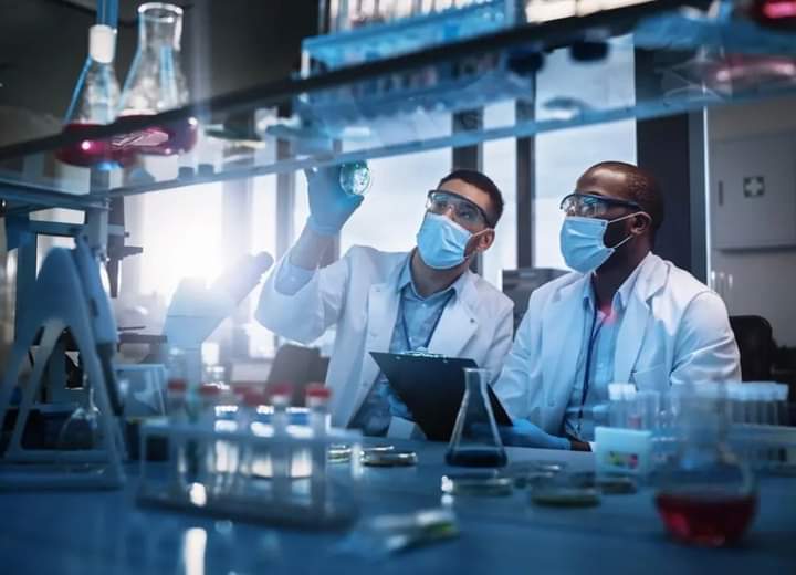 كارثة.. عامل نظافة دمر 20 عاماً من بحث علمي بمختبر أميركي