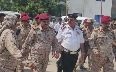 وزير الدفاع يتفقد القوات البحرية والقاعدة الإدارية بعدن