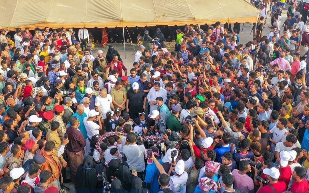 غداً صباح الجمعة يشهد شاطئ الستين في المكلا أكبر ازدحامٍ له موسمياً