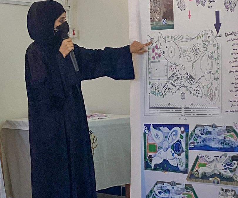 مستشارة مؤسسة الطلاب المتفوقين الدكتورة هيفاء مكاوي تحضر مناقشات مشاريع التخرج لقسم الفنون بجامعة عدن