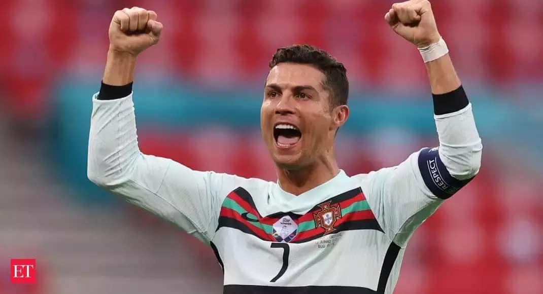 رونالدو يكتسح المشاهير ويصبح الأعلى أجرًا على إنستغرام