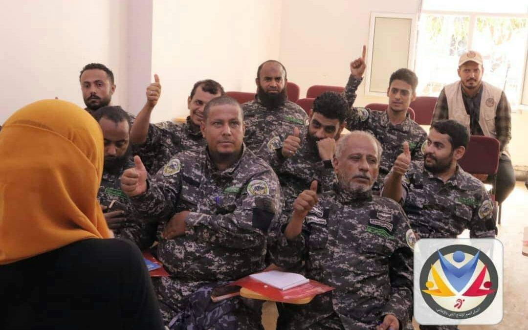 برعاية التنسيقي مركز انامل الصم وجمعية الصم تتظمان دورة تدريبية بلغة الاشارة لمنتسبي حرس المنشأت وحماية الشخصيات