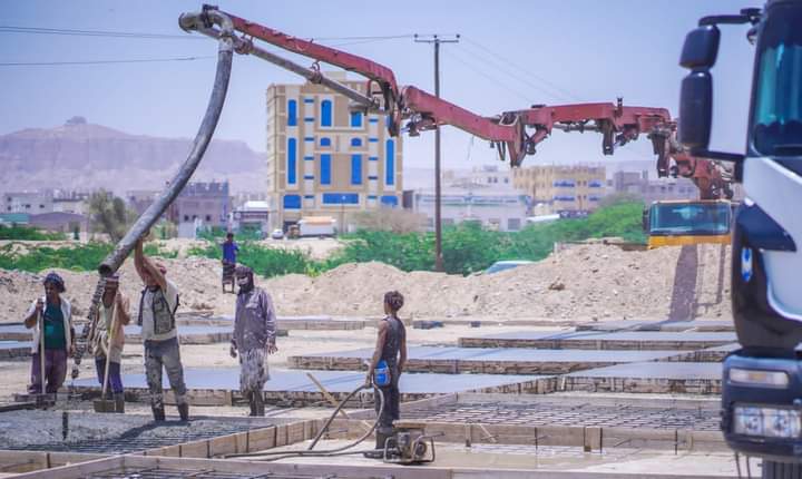 إستكمال تأهيل جسر الحاضنة المدخل الغربي لمدينة عتق مركز المحافظة