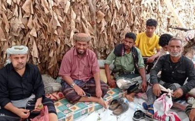 مدير عام خنفر “اليوسفي” وأركان اللواء الثالث مشاة “الحنشي”  يزوران  مخيم حلمه للنازحين و يقدمون واجب العزاء في وفاة الشاب بشير