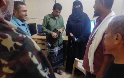 مدير عام خنفر “اليوسفي” يتفقد العمل في مركز الإصدار الآلي في المديرية