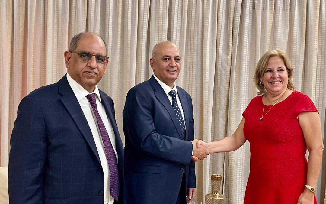 وزير المياه يبحث مع وزارة الاستثمار الكوبية سبل تعزيز التعاون في تنظيم الاستثمارات البيئية