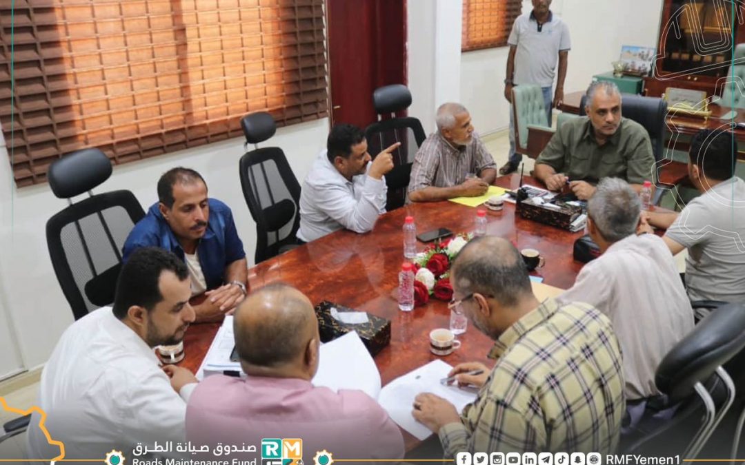 عدن.. لقاء يجمع رئيس صندوق صيانة الطرق والمدير التنفيذي للمؤسسة العامة للطرق والجسور
