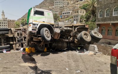 إنقلاب قاطرة بيهر يافع وإغلاق الطريق ساعات طويلة