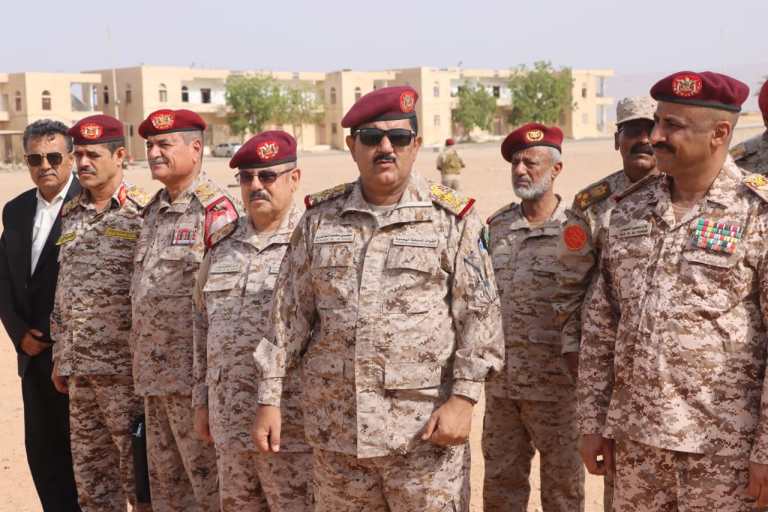 اللواء الركن /محسن الداعري وزير الدفاع يصل المكلا في زيارة للمنطقة العسكرية الثانية