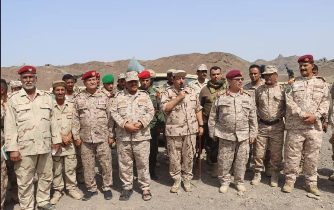 لجنة من قيادات وزارة الدفاع تتفقد محور باب المندب
