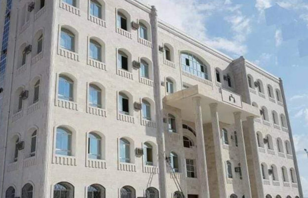 نيابة المنصورة الإبتدائية تباشر التحقيق في قضية مقتل الطفلة حنين البكري وإصابة شقيقتها في العاصمة عدن