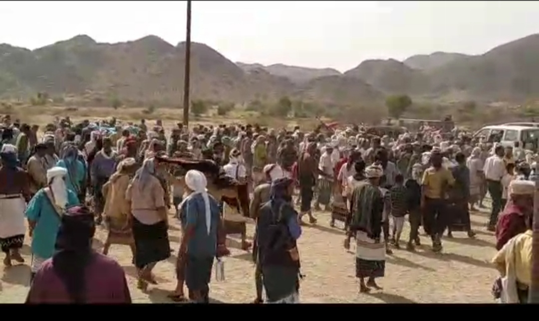تشييع جثمان الشهيد صدام السعدي إلى مثواة الأخير في مقبرة املزان بمديرية الوضيع.