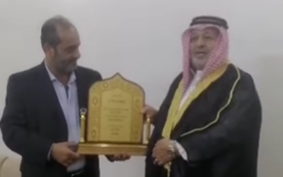 تكريم رجل الخير الشيخ مسعود علي السعيدي نظير اعماله الخيرية في يافع