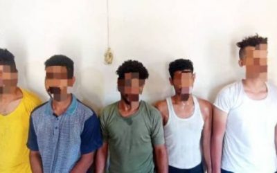 قوات الحزام الأمني تلقي القبض على عصابة تمتهن السرقة بعدن