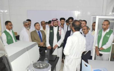 جامعة عدن والبرنامج السعودي يدشنان الدورة التدريبية الشاملة للمختبرات ومعامل الإنتاج الدوائي بكلية الصيدلة