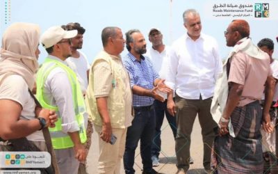 رئيس صندوق صيانة الطرق يطلع على اعمال فريق محطة الوزن المحوري المتنقلة في العاصمة عدن