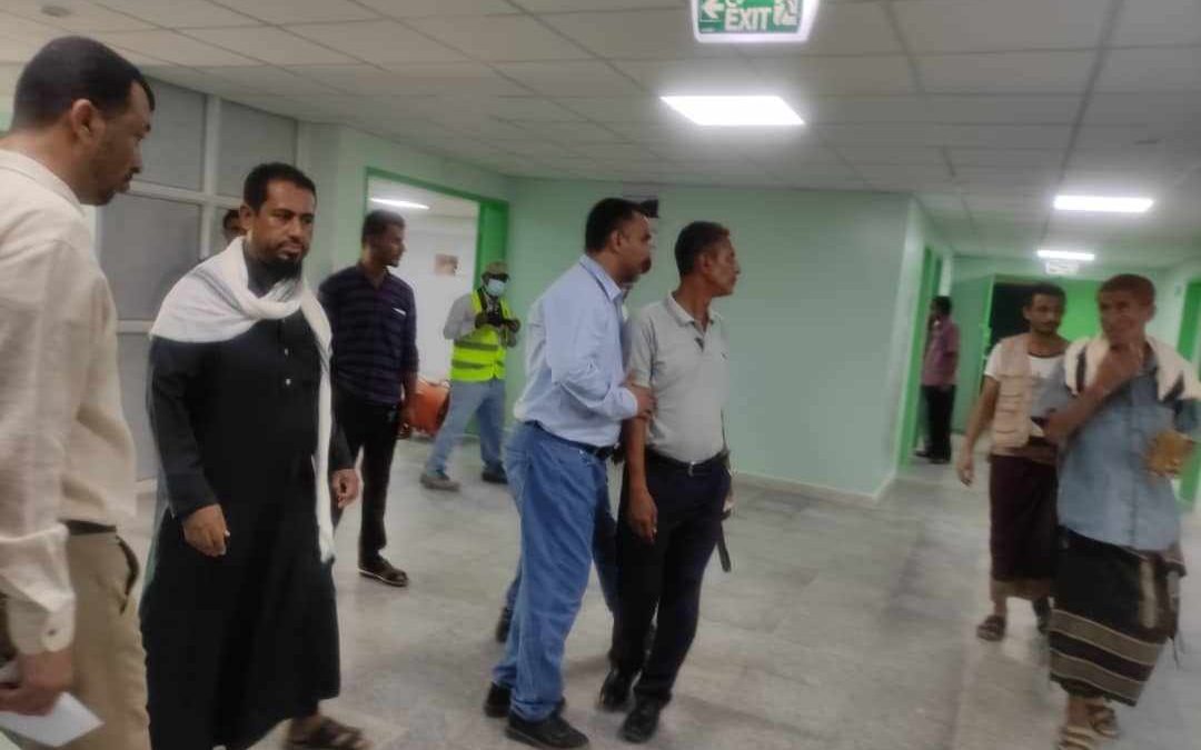 مدير عام مديرية خنفر “اليوسفي” يقوم بزيارة هيئة مستشفى الرازي العام أبين