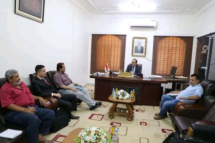 وزير الصحة يلتقي بمدير  الصحة بمأرب ويوكد على تقديم الدعم اللازم للمحافظة حسب الإمكانيات المتاحة