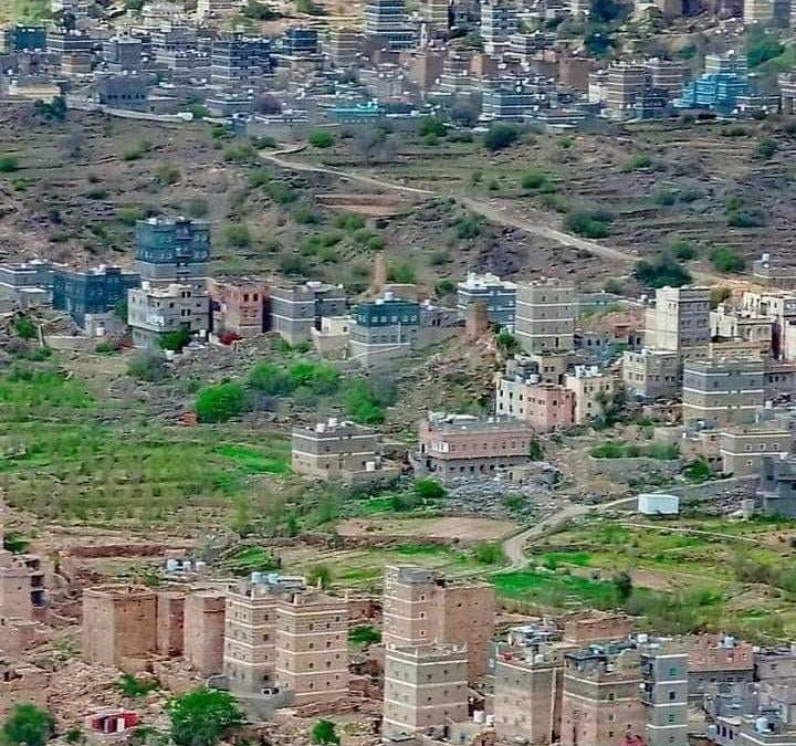 على هامش تدشين كلية يافع للعلوم التطبيقية والإنسانية: مدير عام يافع لبعوس يلتقي برئيس جامعة لحج