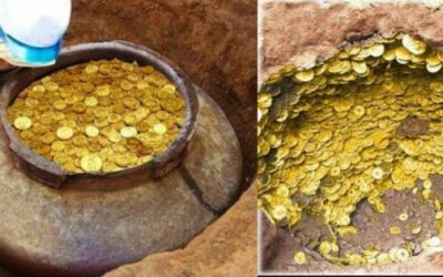 خلال أعمال حفر لتعبيد شارع.. العثور على كنز كبير من الذهب في بلد عربي (صور)