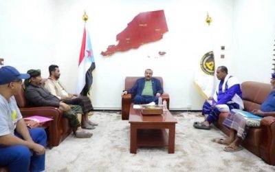 اللواء بن بريك يلتقي عدداً من شيوخ مشايخ محافظة لحج