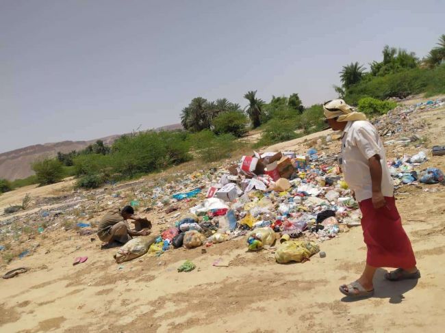 حضرموت.. إتلاف كميات من المواد المنتهية الصلاحية بمديرية القطن