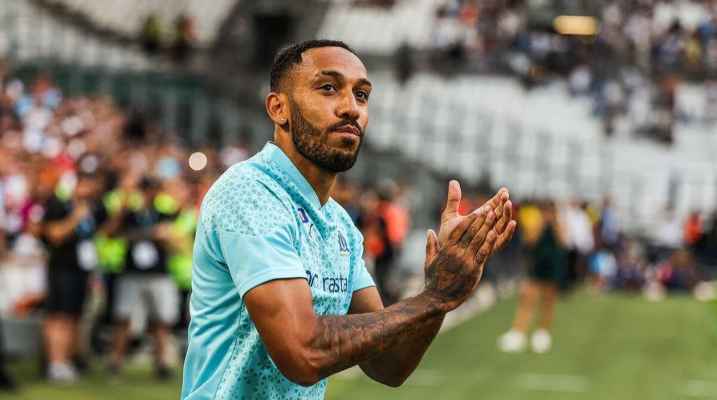 اوباميانغ يكشف الفرق بين برشلونة وتشيلسي