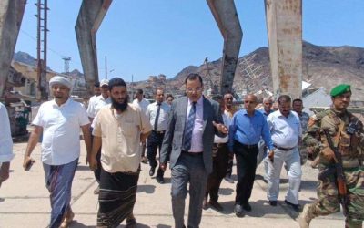 الوزير السقطري يدشن اعادة استقبال السفن في ميناء الاصطياد السمكي بعد توقف 12 عاما