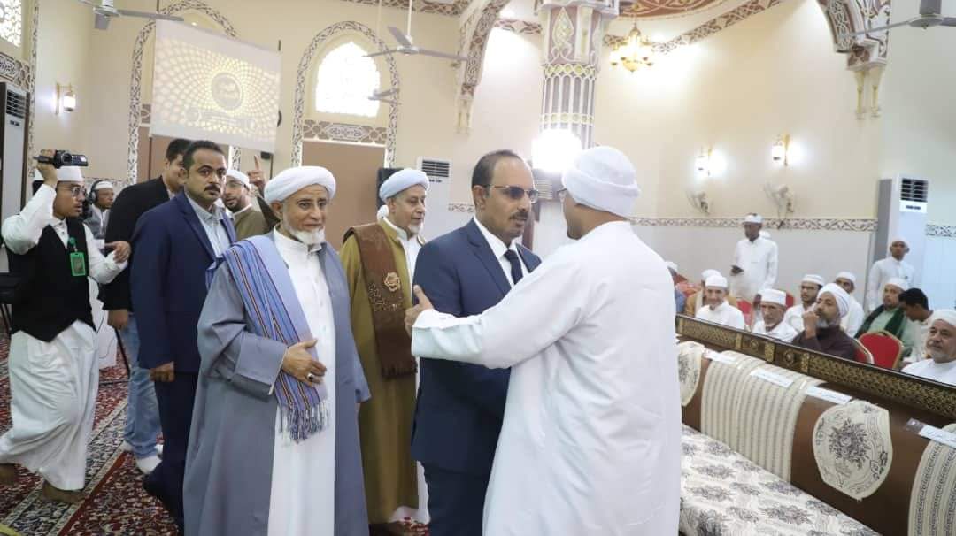 محافظ حضرموت يفتتح المبنى الجديد لجامعة الإمام الشافعي بالمكلا ويشهد احتفالها بتخرج دفعة جديدة ويدشن مؤتمرها الدولي (الفكر الإسلامي بين العلم والانحراف)