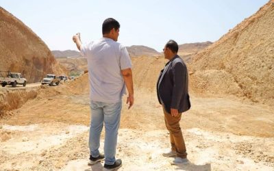 محافظ حضرموت يقف على مراحل الانجاز الاخيرة لطريق “الغويزي- ربوة خلف” ويتفقّد طريق “الدائري وسط”