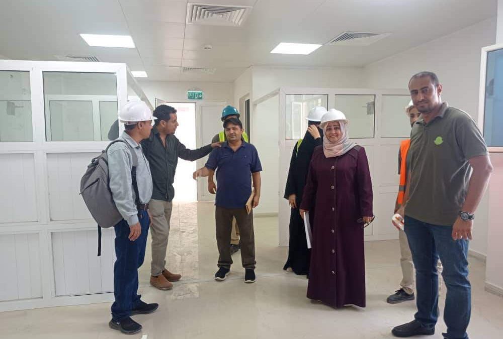 مدير عام مستشفى الصداقة تستقبل الفريق الهندسي لمؤسسة “ينوبس” للإطلاع على تجهيزات مركز العزل